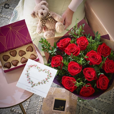 Valentines 12 Red Rose Gift Set 2